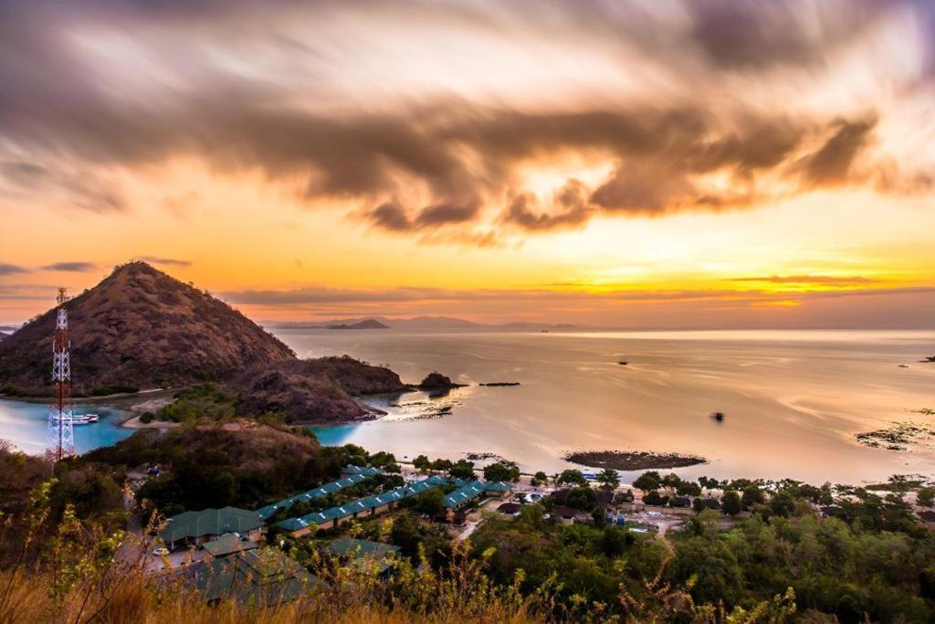 Sylvia Hotel & Resort Komodo ลาบวนบาโจ ภายนอก รูปภาพ