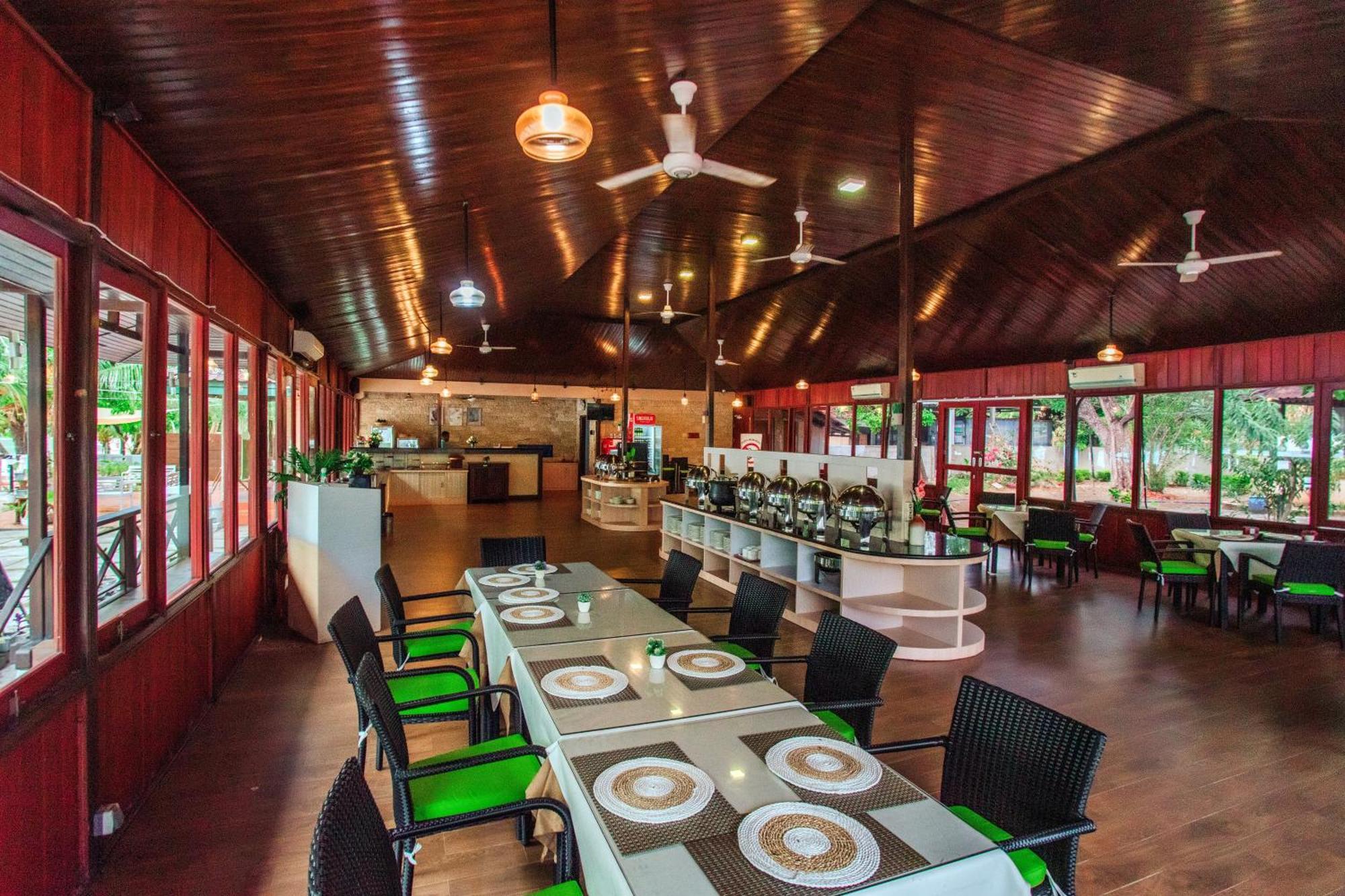 Sylvia Hotel & Resort Komodo ลาบวนบาโจ ภายนอก รูปภาพ