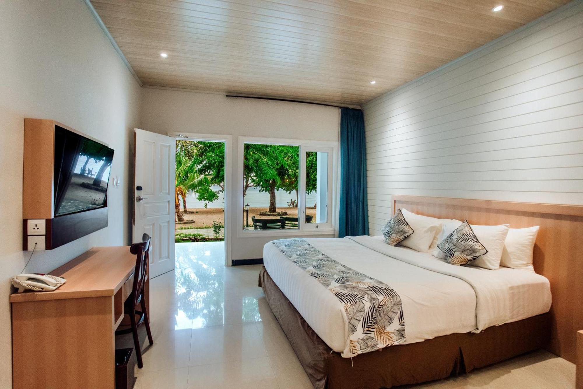 Sylvia Hotel & Resort Komodo ลาบวนบาโจ ภายนอก รูปภาพ