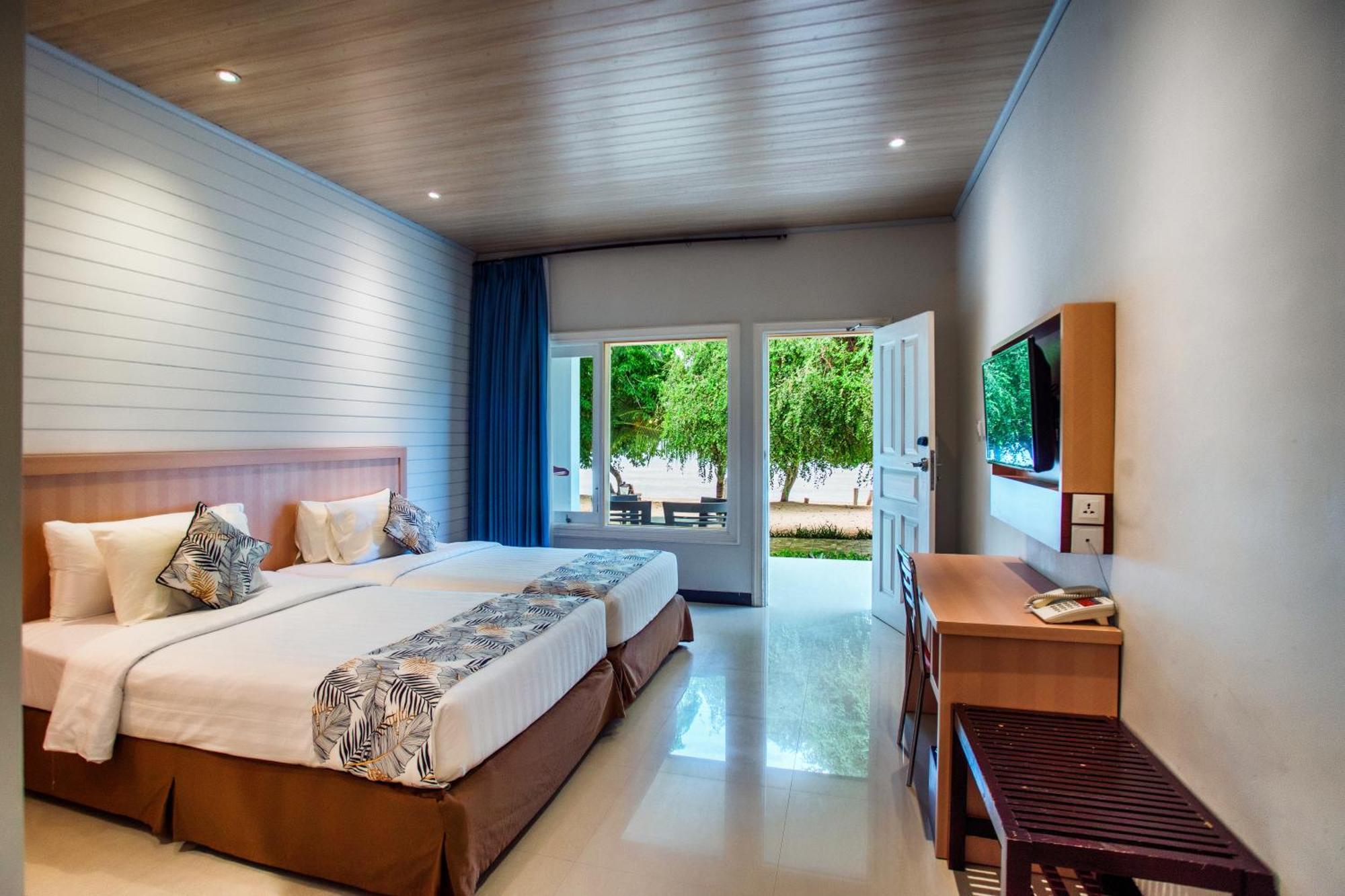 Sylvia Hotel & Resort Komodo ลาบวนบาโจ ภายนอก รูปภาพ