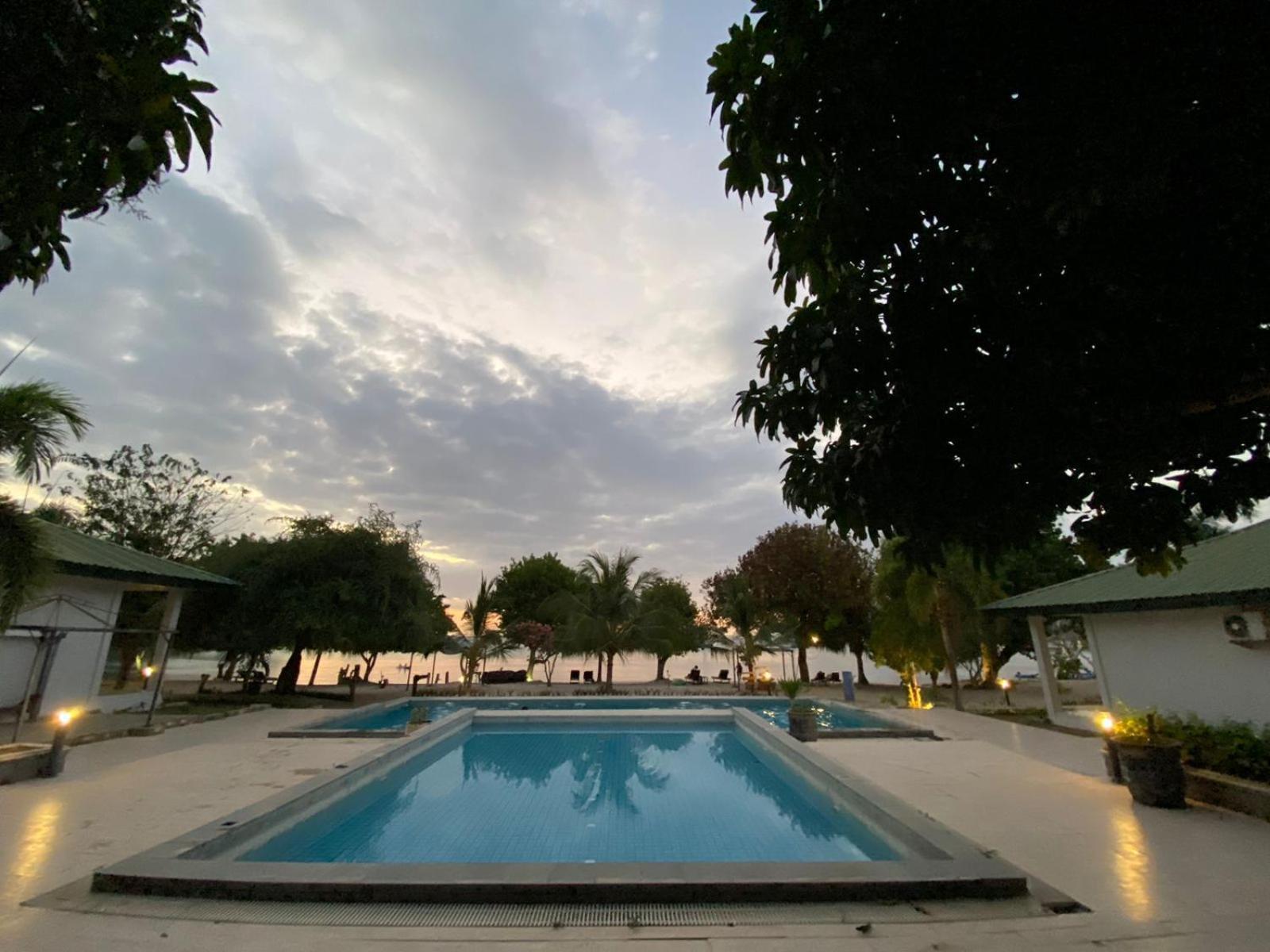 Sylvia Hotel & Resort Komodo ลาบวนบาโจ ภายนอก รูปภาพ