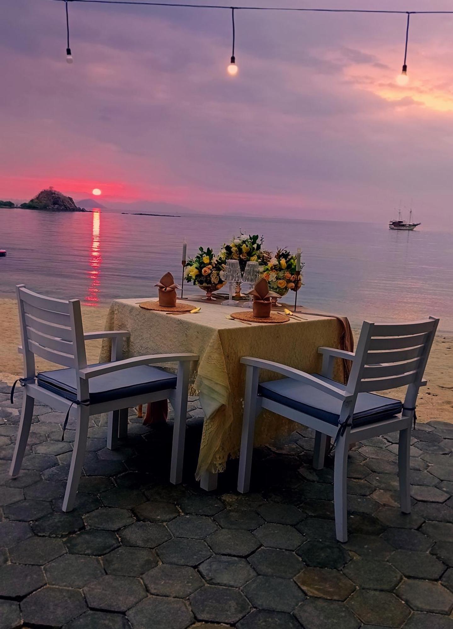 Sylvia Hotel & Resort Komodo ลาบวนบาโจ ภายนอก รูปภาพ