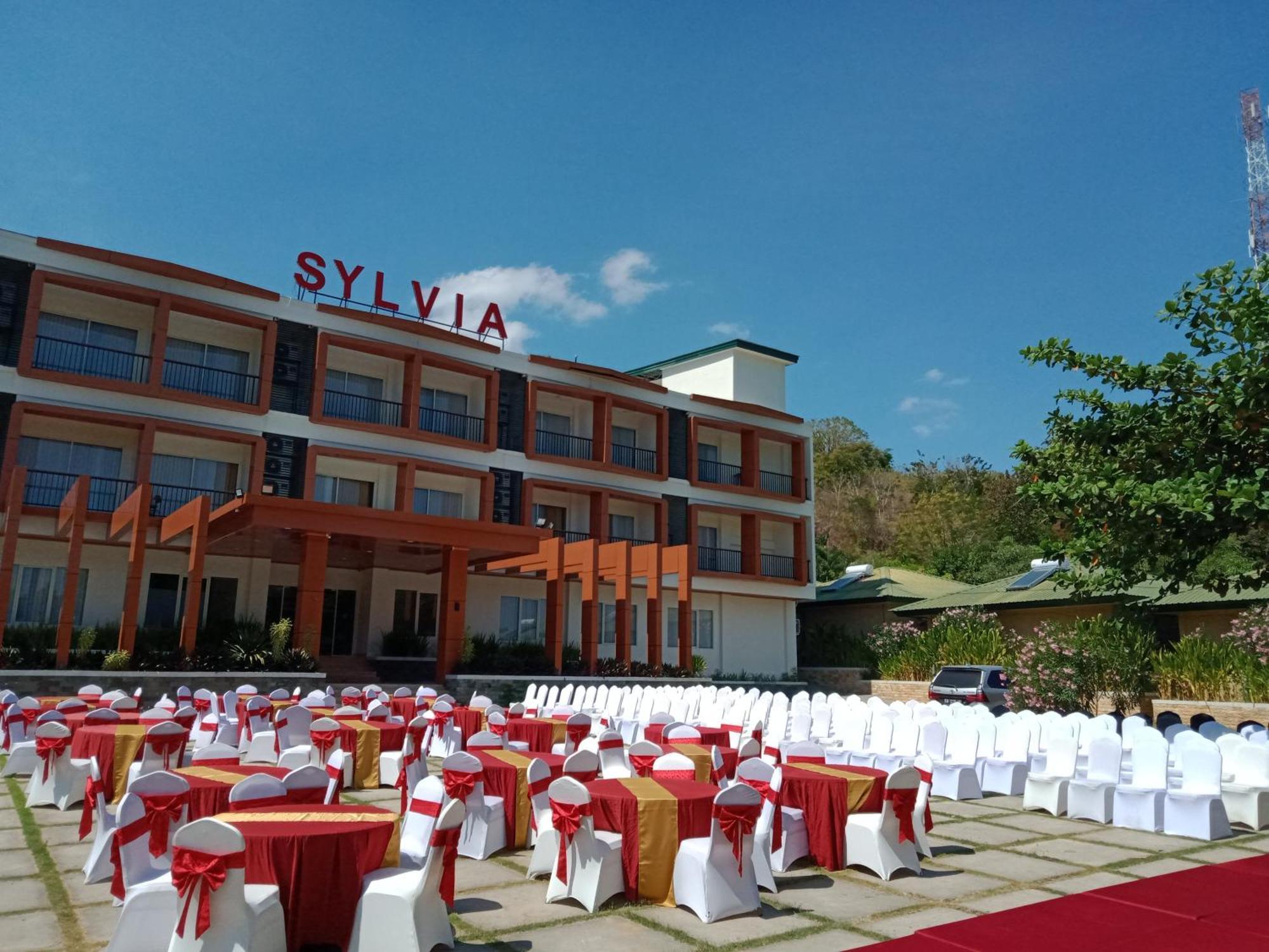 Sylvia Hotel & Resort Komodo ลาบวนบาโจ ภายนอก รูปภาพ